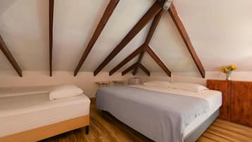 3 sovrum, skrivbord, gratis wi-fi och sängkläder