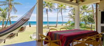 Caribbean getaway: beach cottage just on the sand
