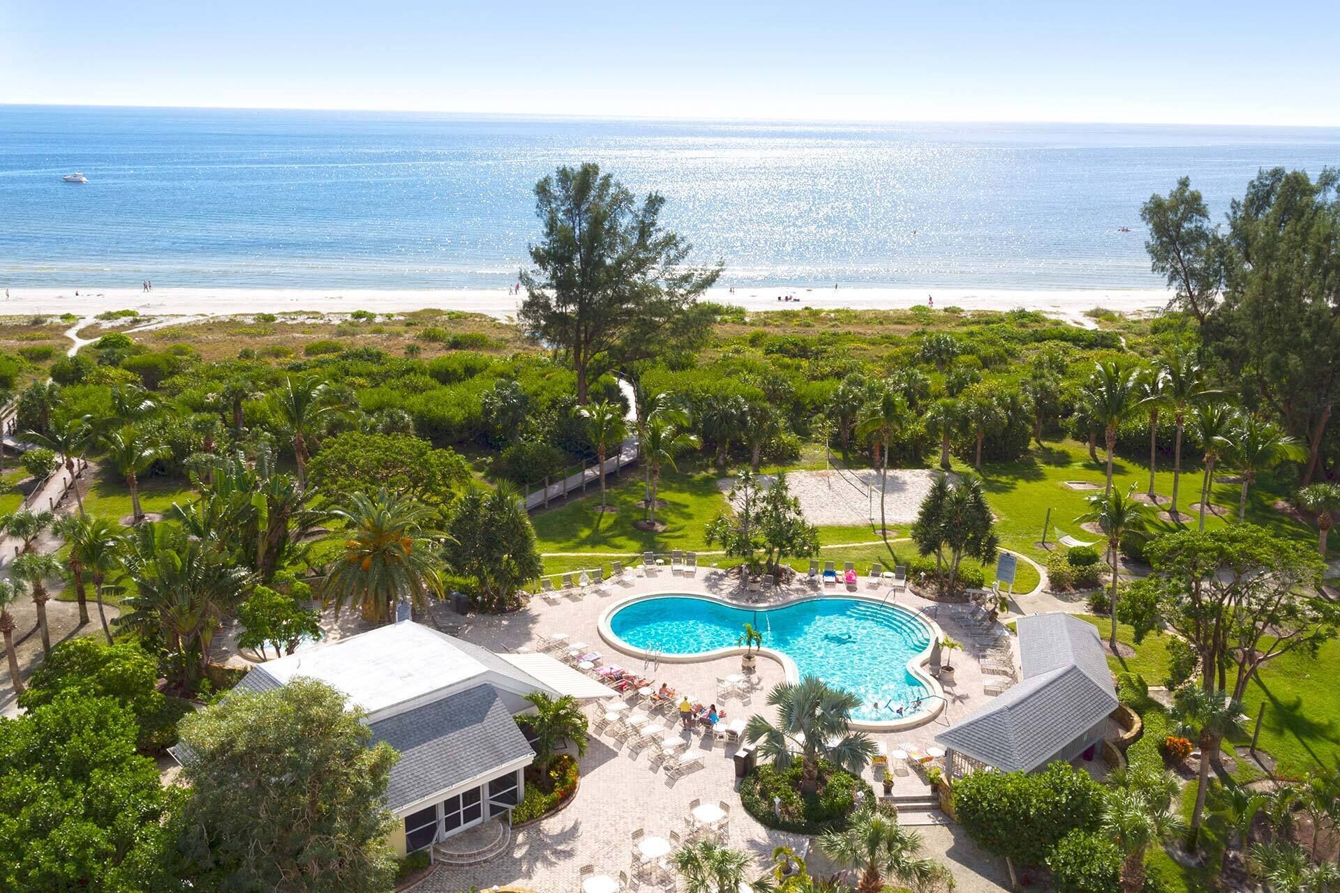 Family Friendly! Walk To The Beach! Condo Sleeps 6!