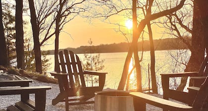 The BL Cottage - Lake Getaway with Panoramic Views, near Cascade Mountain