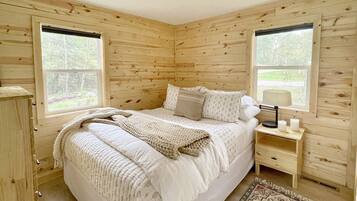 2 bedrooms, WiFi (free), bed sheets