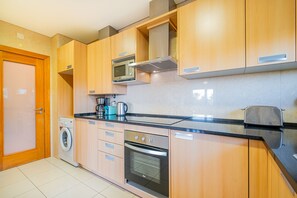 Fridge, microwave, oven, dishwasher - Barracuda Oura Dream Apartment (Albufeira)