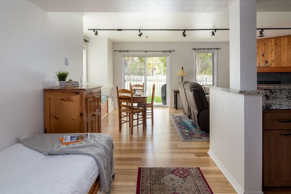 1 chambre, fer et planche à repasser, Wi-Fi, literie fournie