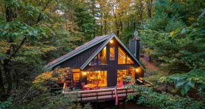 Lakefront Vibe - Motorboat, Kayaks, Fire Pit, Dock
