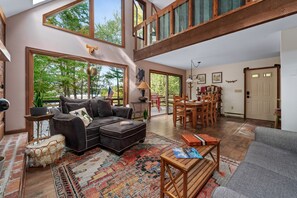 Smart TV, chimenea y impresora