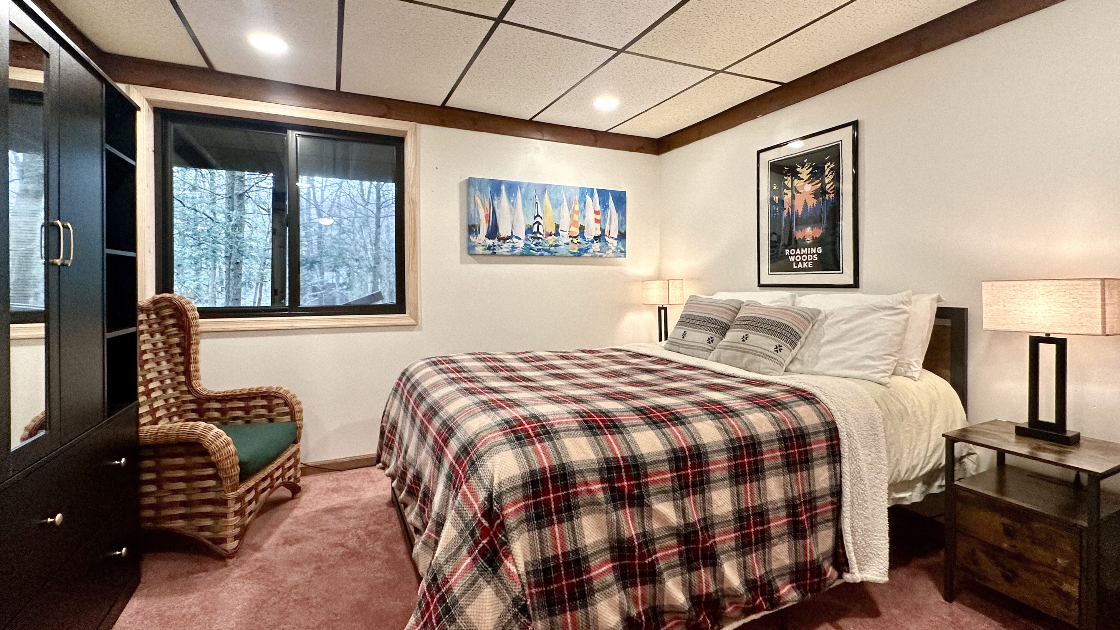 4 bedrooms, desk, travel cot, free WiFi