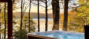 Lakefront Life — Hot Tub, Motorboat, Fire Pit, Ski & Golf