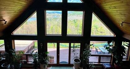 Chalet w/ Lake & MT views, Hot Tub, Pet friendly, <10mins to Lake & Golf
