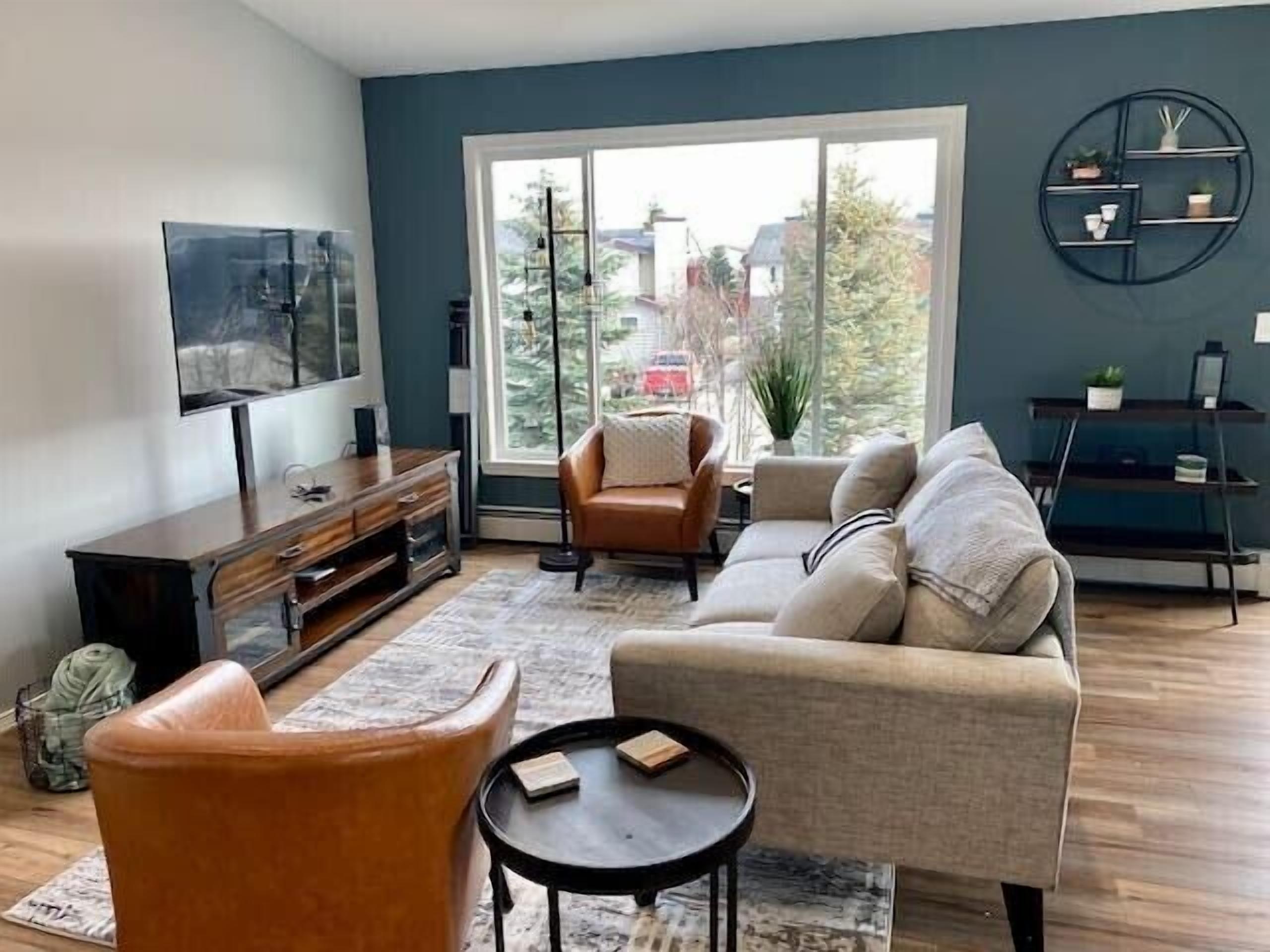 Modern Rustic Apt (Newly Remodeled) near the Airport