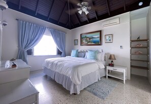 4 bedrooms, desk, iron/ironing board, travel cot - Paradise on Earth (Reading)