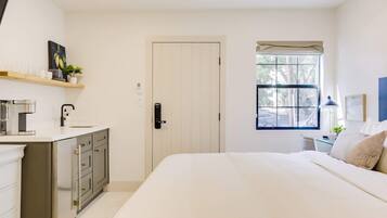 Basic Apartment, 1 King Bed | 1 bedroom, desk, laptop workspace, iron/ironing board