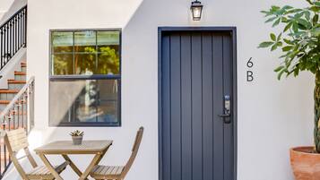 Basic Apartment, 1 King Bed | Exterior