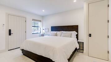 Basic Apartment, 1 King Bed | 1 bedroom, desk, laptop workspace, iron/ironing board