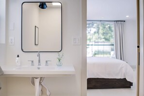 Basic Condo, 1 King Bed