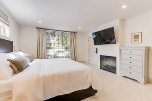 Basic Condo, 1 King Bed