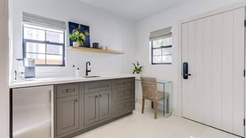 Basic Apartment, 1 King Bed | Private kitchen | Fridge, microwave, electric kettle, cleaning supplies