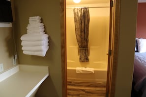 Shower, bidet, towels - Adoba Dreamland (Gulliver)