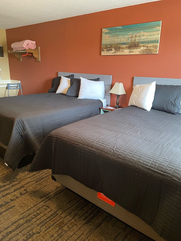 Hypo-allergenic bedding, free WiFi, bed sheets