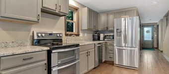 Lake house, Dock, 3 beds/3 full baths. Pet friendly!