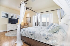 4 bedrooms, desk, iron/ironing board, WiFi