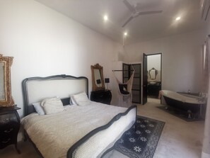 3 chambres, bureau, lit de bébé portatif, Wi-Fi