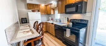 Private 2 bed Home - 5 min from I-55-nature views