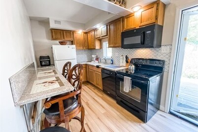 Private 2 bed Home - 5 min from I-55-nature views