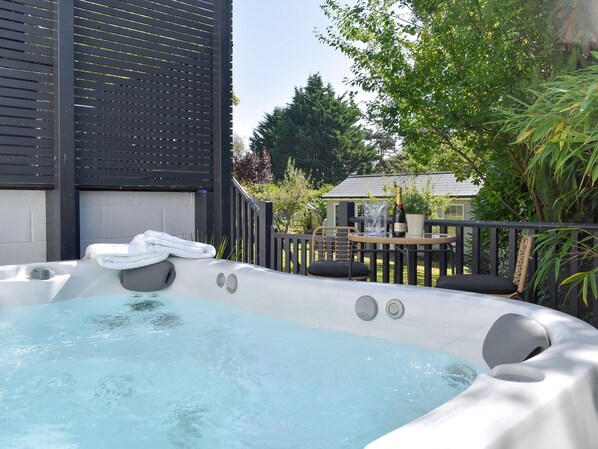 Bain à remous extérieur