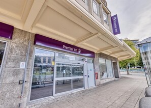 Exterior - Premier Inn Plymouth City Centre - Derry's Cross (Plymouth)