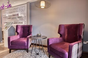 Lobby - Premier Inn Plymouth City Centre - Derry's Cross (Plymouth)
