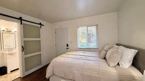 1 habitación, escritorio, tabla de planchar con plancha y wifi gratis 