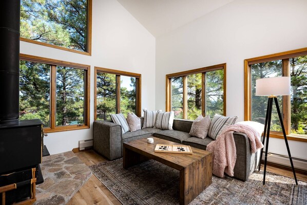 Televisie en een open haard