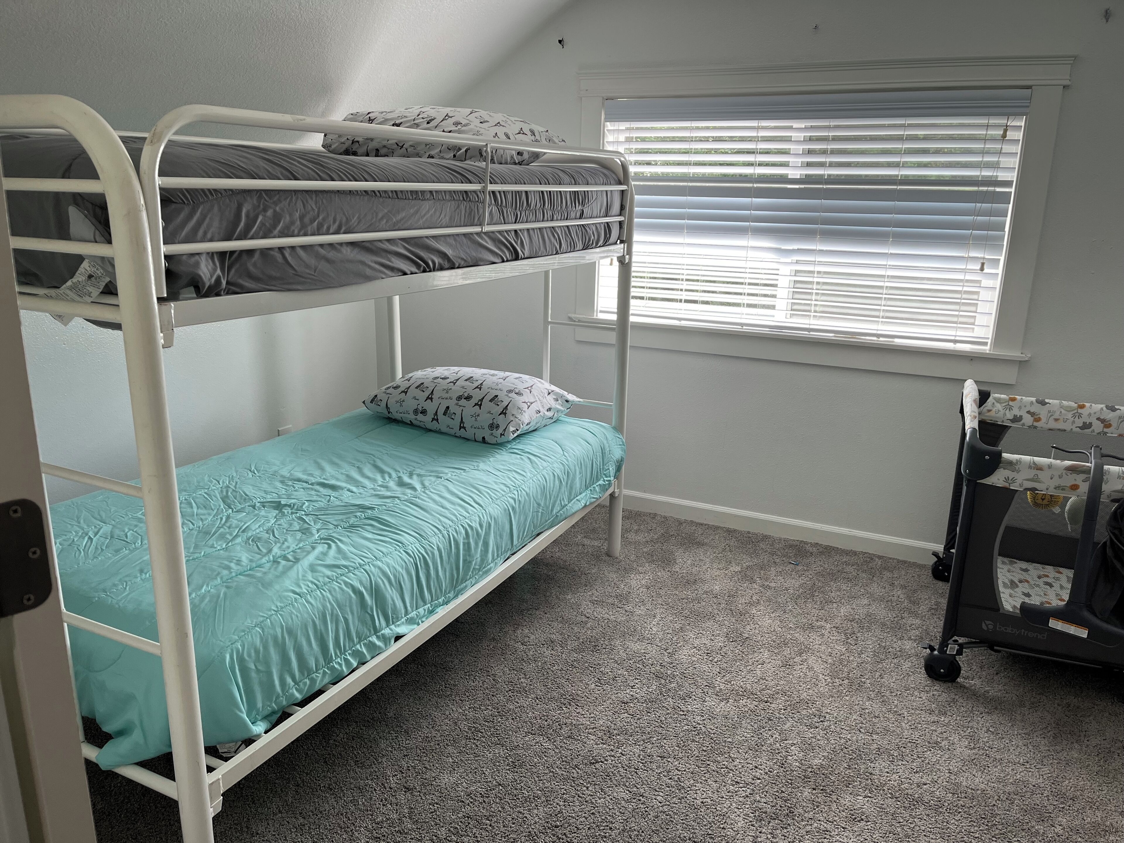 3 bedrooms, desk, iron/ironing board, travel cot