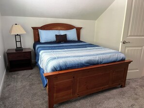 3 多间卧室、办公桌、熨斗/熨衣板、旅行婴儿床