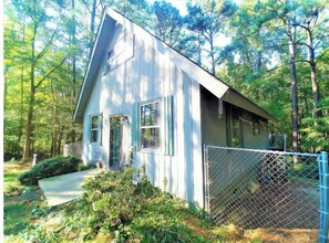 Exterior - Make Casa Cabina Your Next Vacation Rental (Henderson)