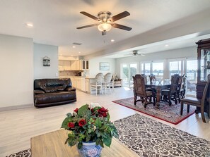 Smart TV - Amazing water front view home newly renovated (Indian Rocks Beach)