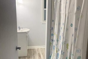 Combined shower/bathtub, hair dryer, towels, toilet paper - No More Ties (Kill Devil Hills)