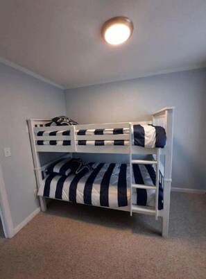 3 bedrooms, WiFi, bed sheets