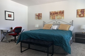 3 bedrooms, desk, iron/ironing board, free WiFi