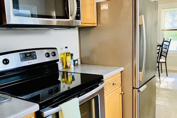 Frigorífic, microones, forn i placa de cuina