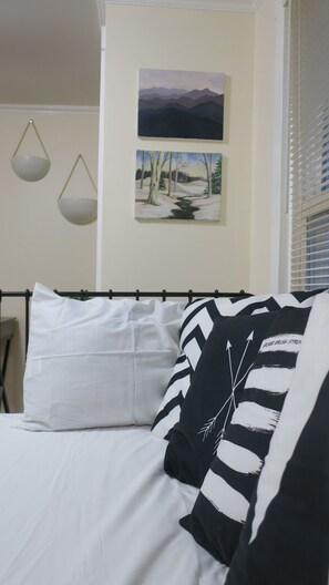 3 bedrooms, desk, free WiFi, bed sheets - Cozy Home, Minutes from Killington! Washer/Dryer & Free Disney+/Peacock! (Mendon)