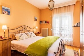1 chambre, fer et planche à repasser, lit parapluie, Wi-Fi gratuit