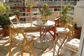 屋外ダイニングエリア