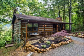 Exterior - Feb Specials! Games~One Step Entry~Secluded &Close~65" smartTV~Foosball~HotTub (sevierville)