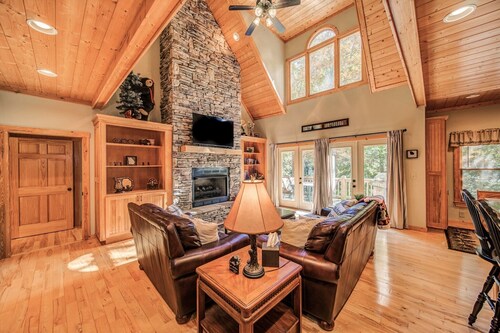 Cold Stream Cabin - 4 Bedroom 3.5 Bath Retreat in Coosawattee River Resort!