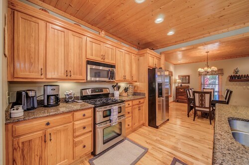 Cold Stream Cabin - 4 Bedroom 3.5 Bath Retreat in Coosawattee River Resort!