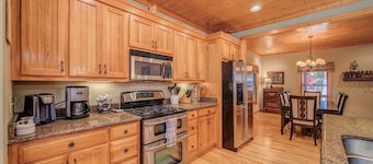 Cold Stream Cabin - 4 Bedroom 3.5 Bath Retreat in Coosawattee River Resort!