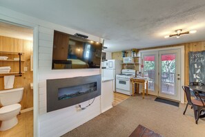 Interior - Lakeside Reeds Spring Home w/ Deck & Pool Access! (Reeds Spring)