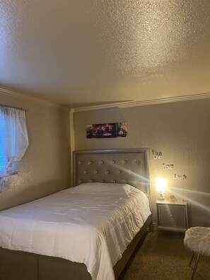 1 bedroom, desk, iron/ironing board, free WiFi - Outstanding one bedroom  (Stockton)