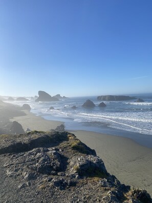 Beach - Rogue River water front with Hot Tub and fenced yard (Gold Beach)